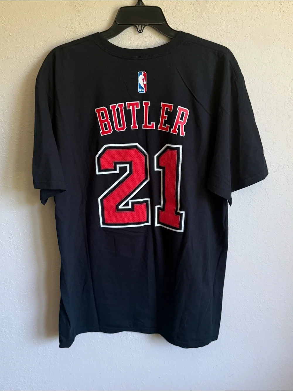 Men’s XL Black Adidas Chicago Bulls Jimmy Butler Sporty Gameday Athleisure Shirt